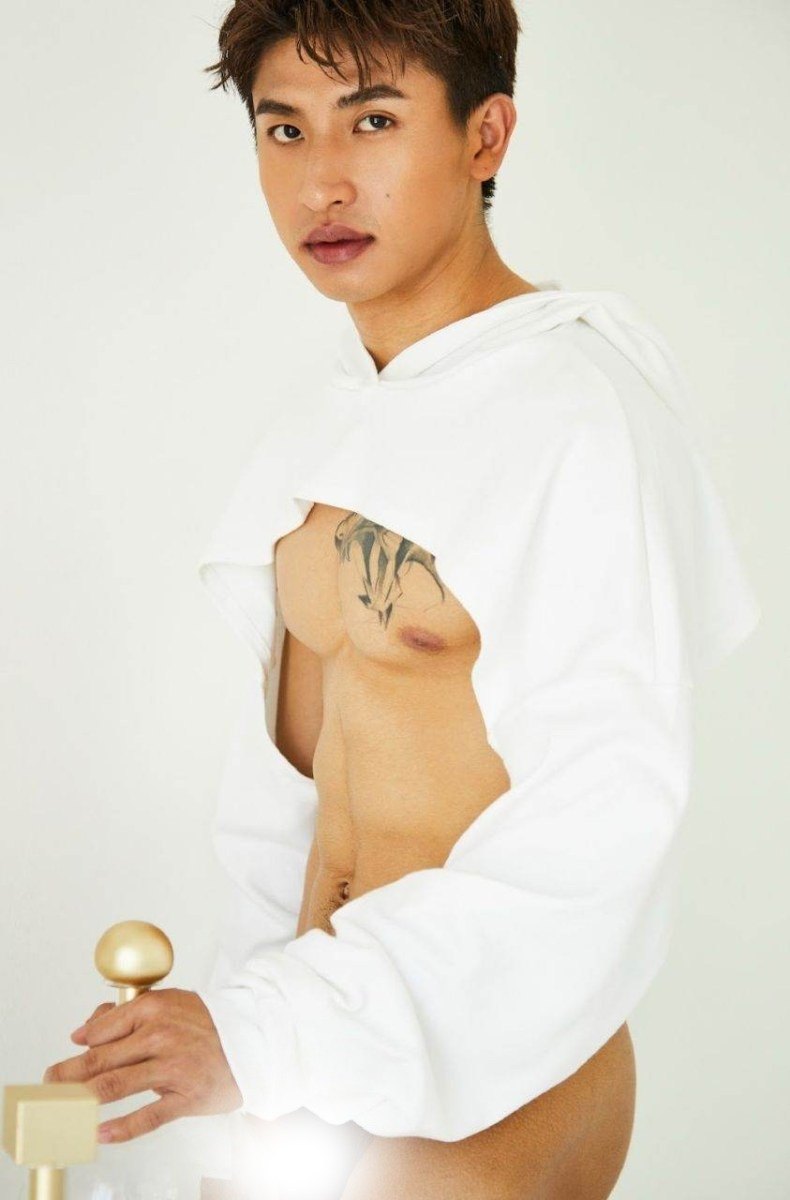 หนุ่มหล่อขึ้นปก 1104.6