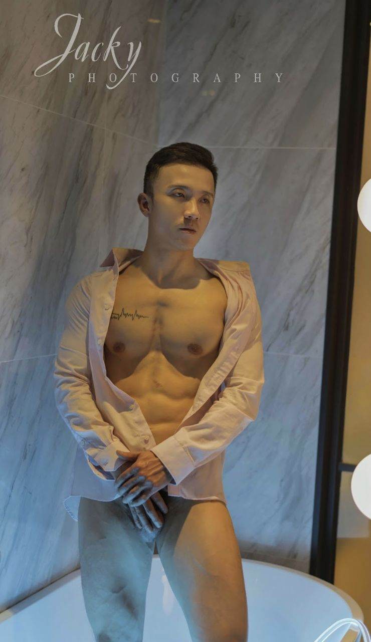 หนุ่มหล่อขึ้นปก 1111.1