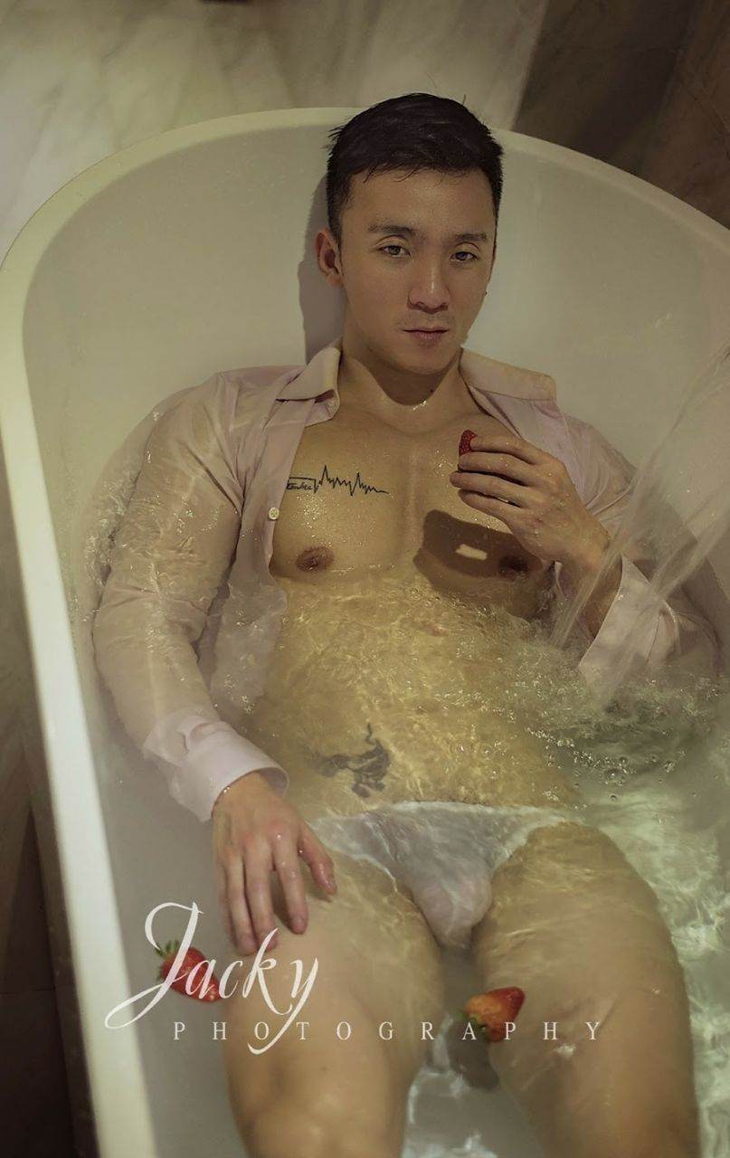 หนุ่มหล่อขึ้นปก 1111.1