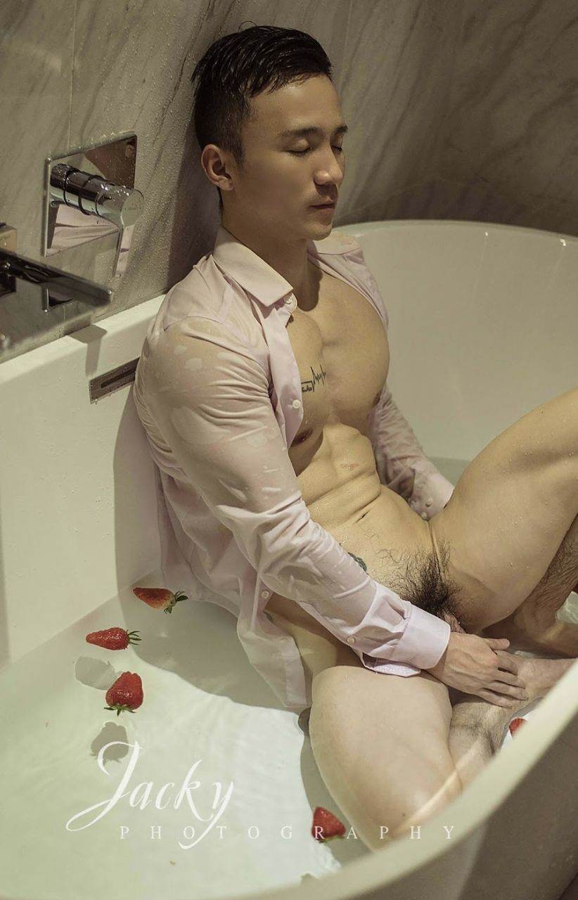 หนุ่มหล่อขึ้นปก 1111.1