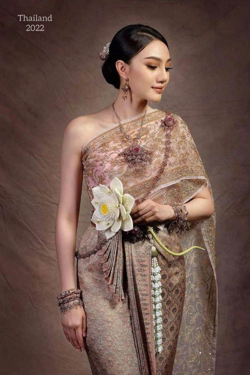 THAI CHAKKRAPHAT DRESS: Thai national costume | THAILAND 🇹🇭