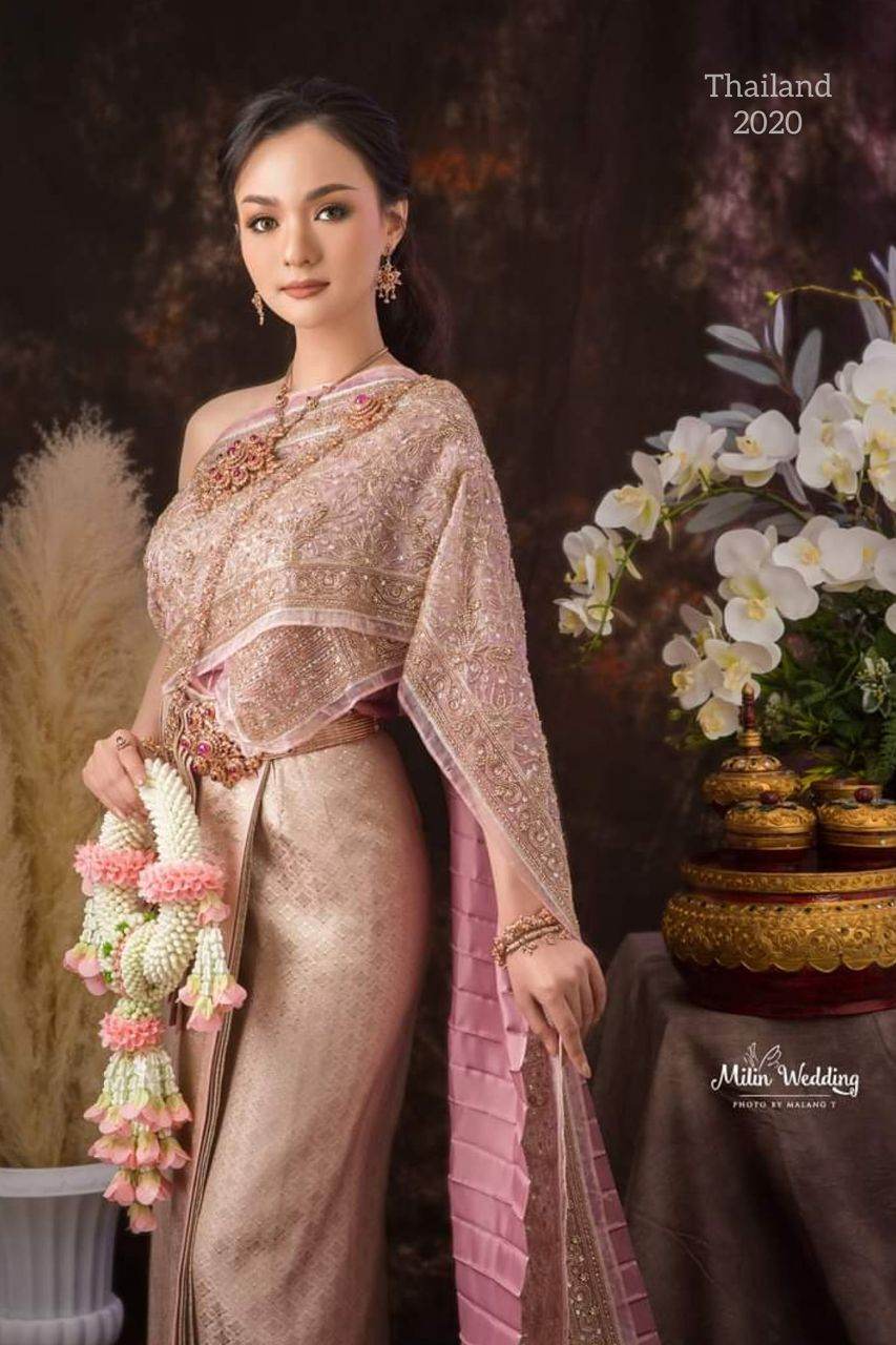 THAI CHAKKRAPHAT DRESS: Thai national costume | THAILAND 🇹🇭