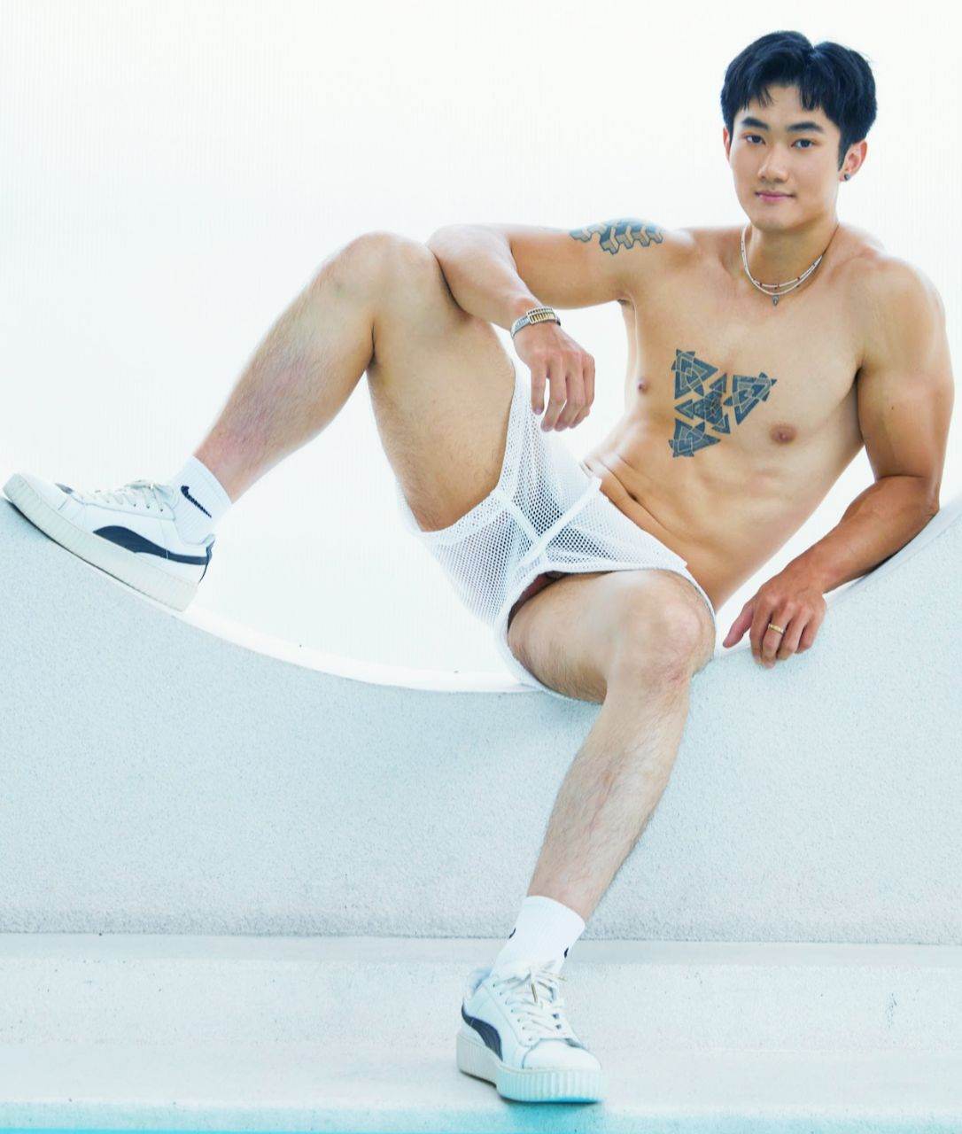 ลูบขึ้นเป็นลำ คลำลงเป็นท่อน