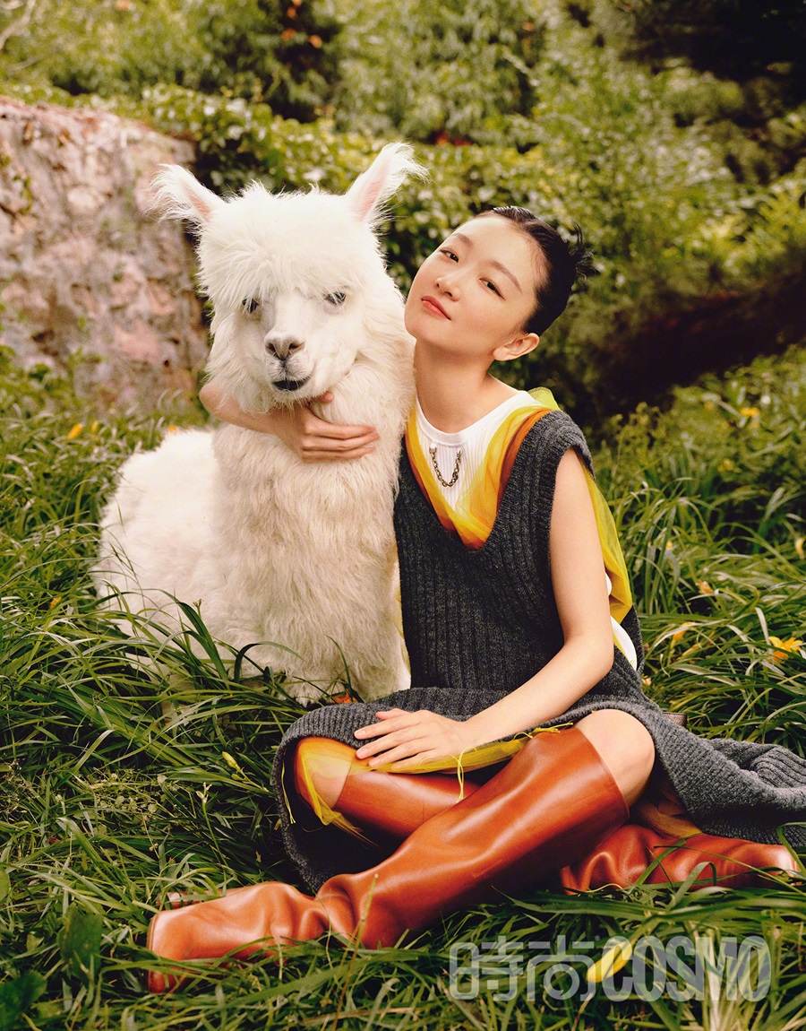Zhou Dongyu @ Cosmopolitan China August 2022