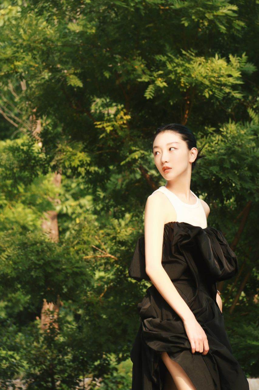 Zhou Dongyu @ Cosmopolitan China August 2022