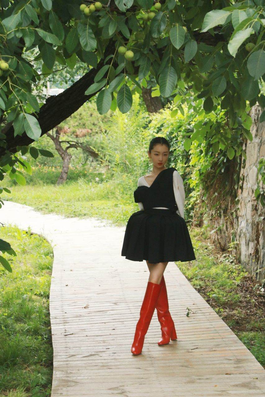 Zhou Dongyu @ Cosmopolitan China August 2022