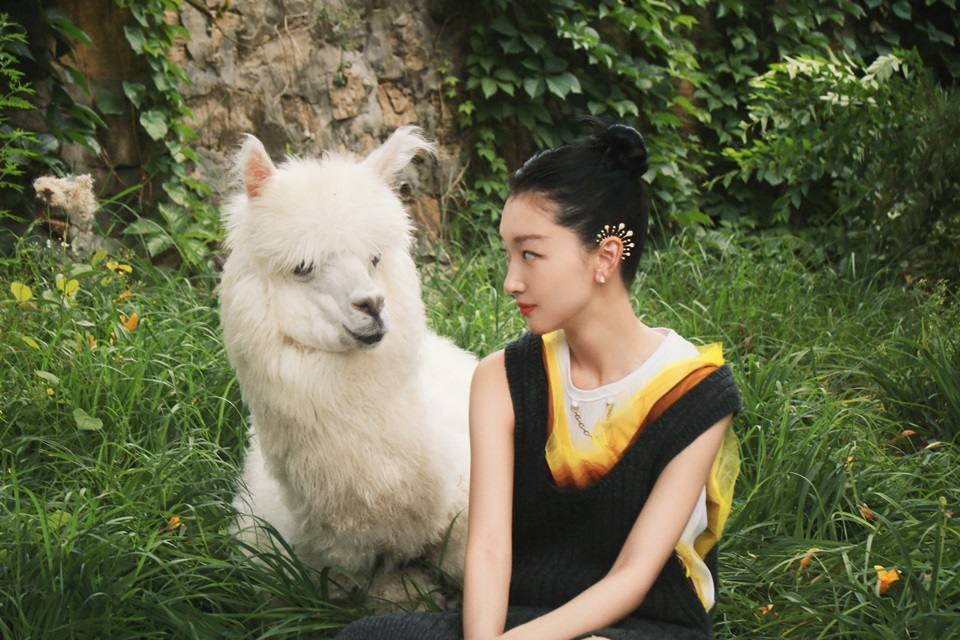 Zhou Dongyu @ Cosmopolitan China August 2022
