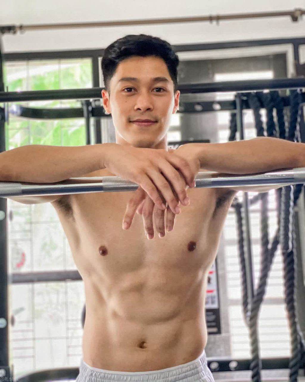 ผัวเขาผุ้บ่าวข่อย