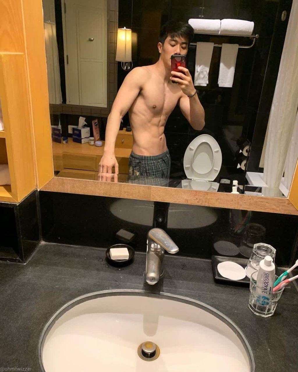 ผุ้หนวด