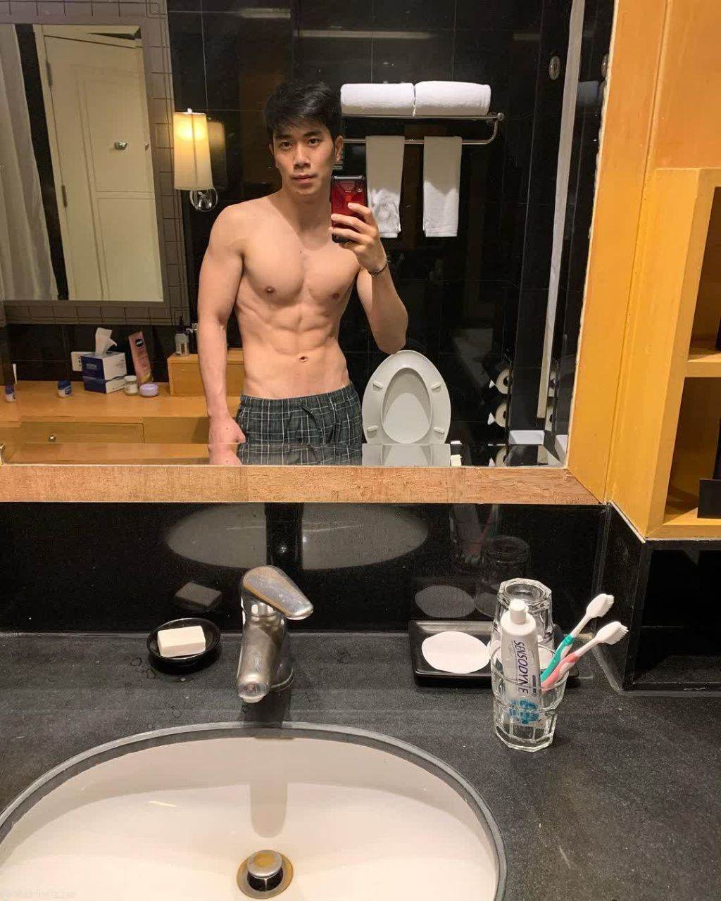 ผุ้หนวด