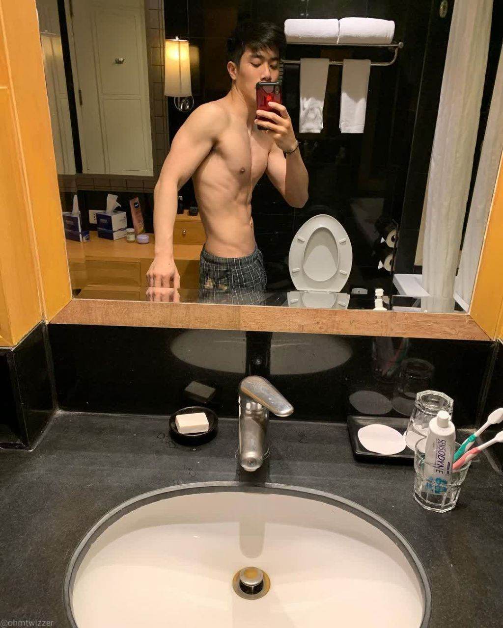 ผุ้หนวด