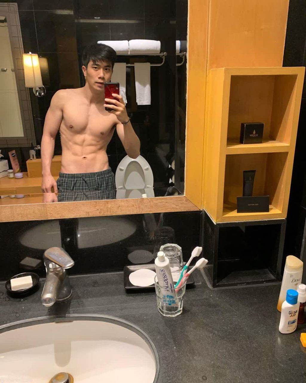 ผุ้หนวด