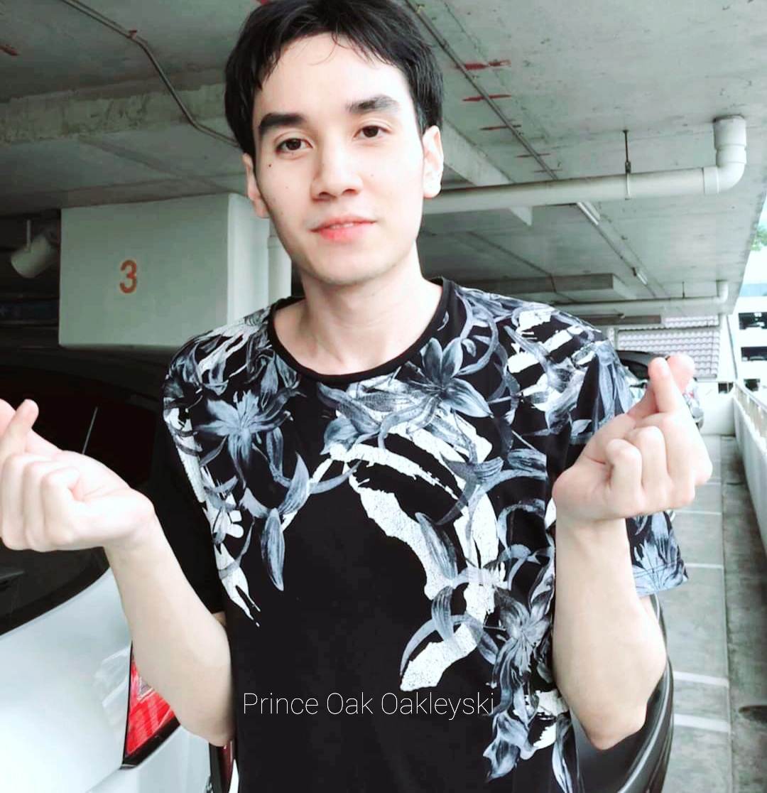 รูปหล่อหลายมุม "Prince Oak Oakleyski/เจ้าชายโอค" เจ้าชายโอ๊ค-ดาราสากล "Prince Oak Oakleyski is the real most handsome movie director and owner"