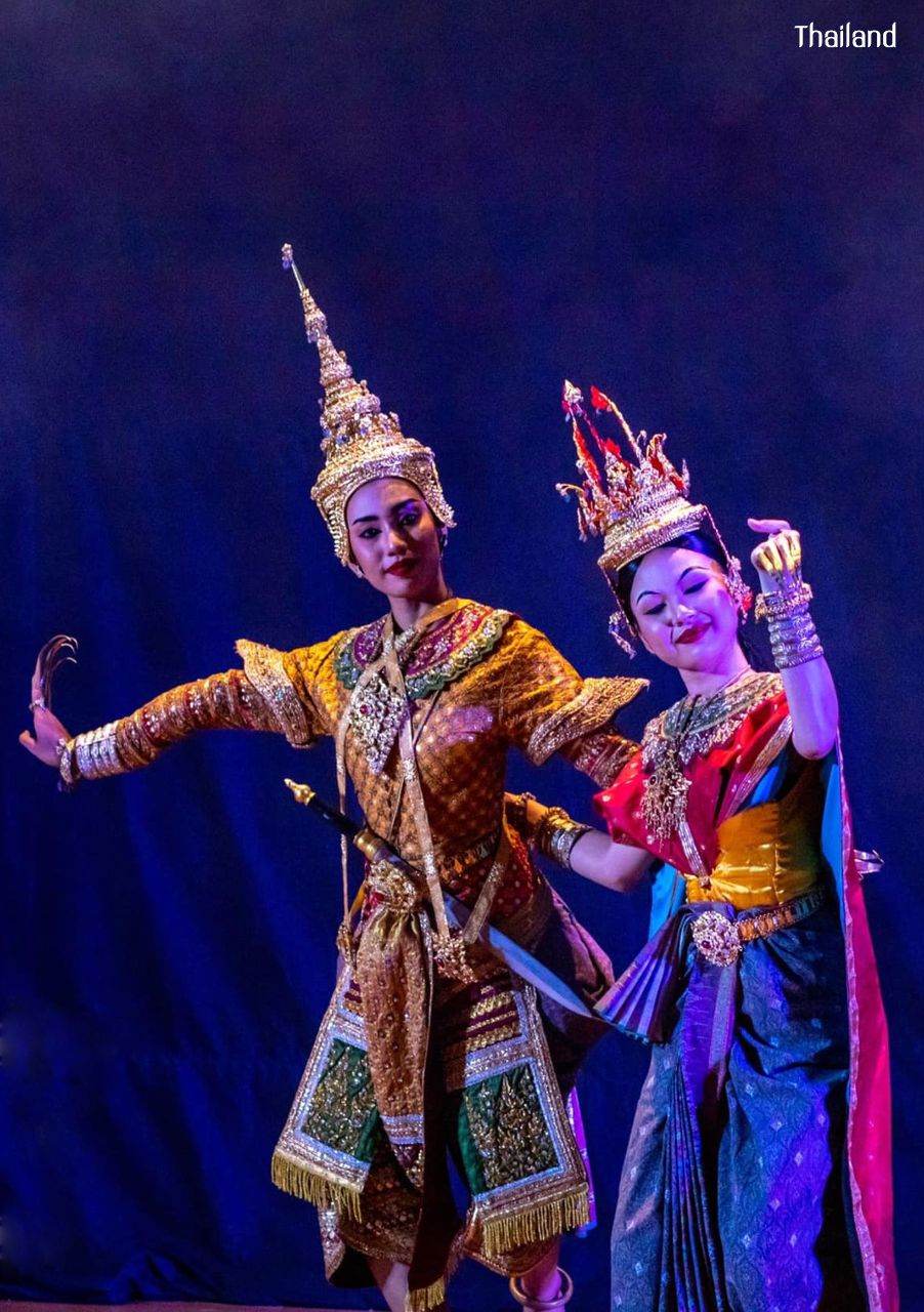 Thai Royal Dance "Phichit Lekha Umsom" | THAILAND 🇹🇭