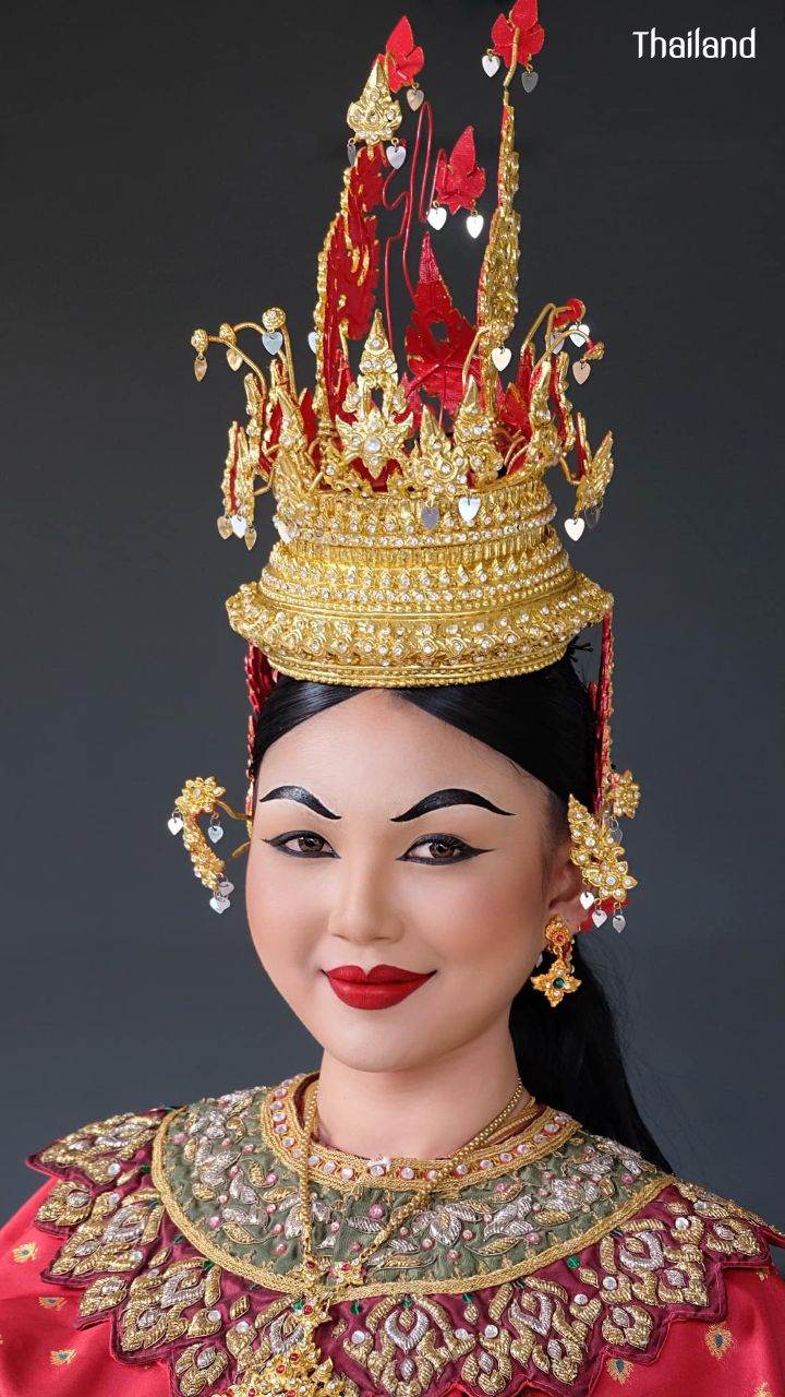 Thai Royal Dance "Phichit Lekha Umsom" | THAILAND 🇹🇭