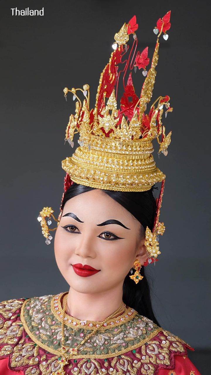Thai Royal Dance "Phichit Lekha Umsom" | THAILAND 🇹🇭