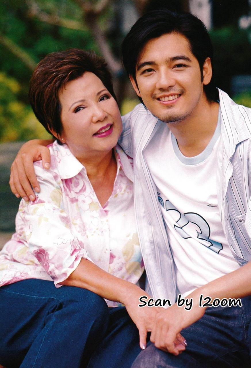 (วันวาน) หนุ่ม ศรราม & คุณแม่มยุรี @ กุลสตรี ปีที่ 35 ฉบับที่ 830 สิงหาคม 2548