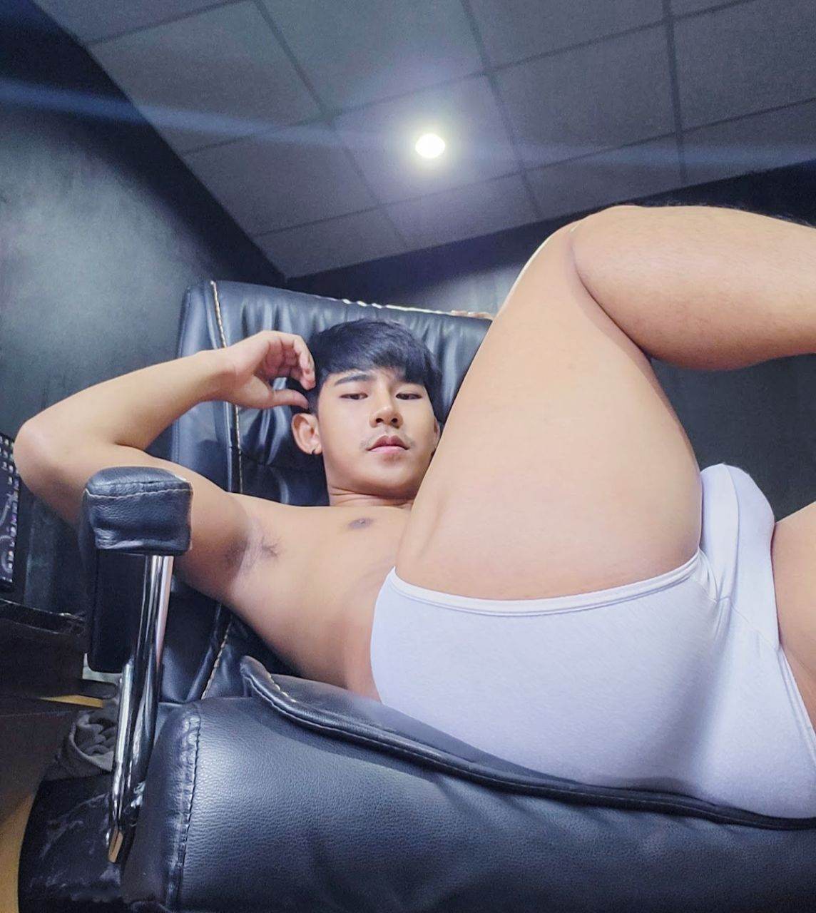 แสบคูณสามบวกสี่ยกกำลังเจ็ด