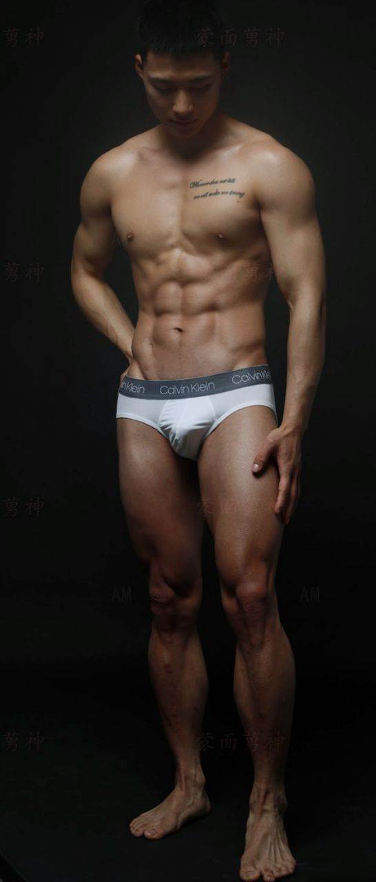 ดึกดื่นมีคนยืนในมุมมืดกำลัง...