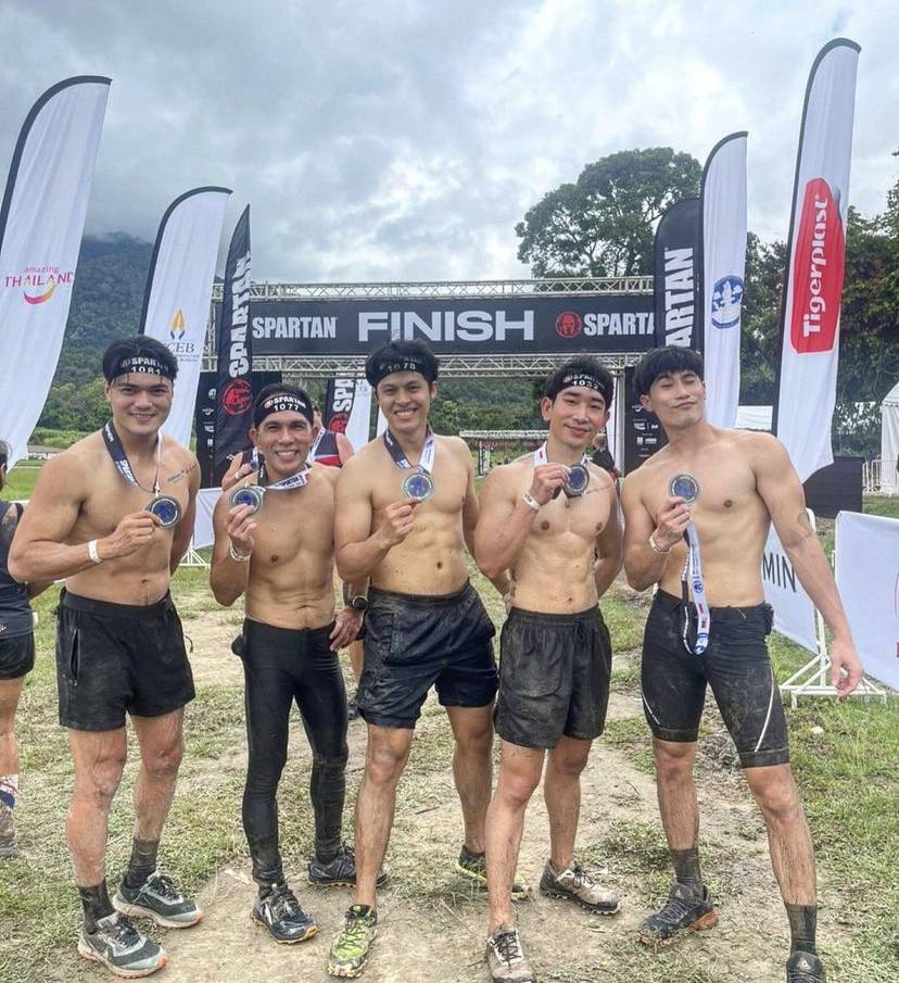 หนุ่มๆ ตะลุยโคลน Spartan Thailand