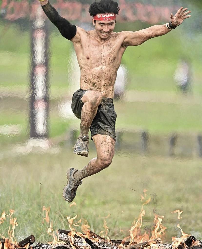 หนุ่มๆ ตะลุยโคลน Spartan Thailand