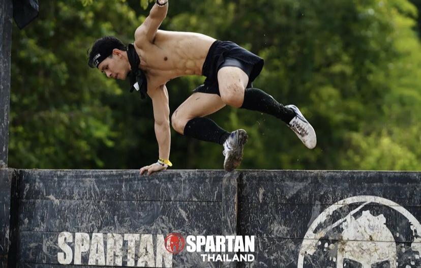 หนุ่มๆ ตะลุยโคลน Spartan Thailand
