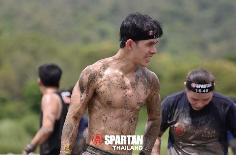 หนุ่มๆ ตะลุยโคลน Spartan Thailand