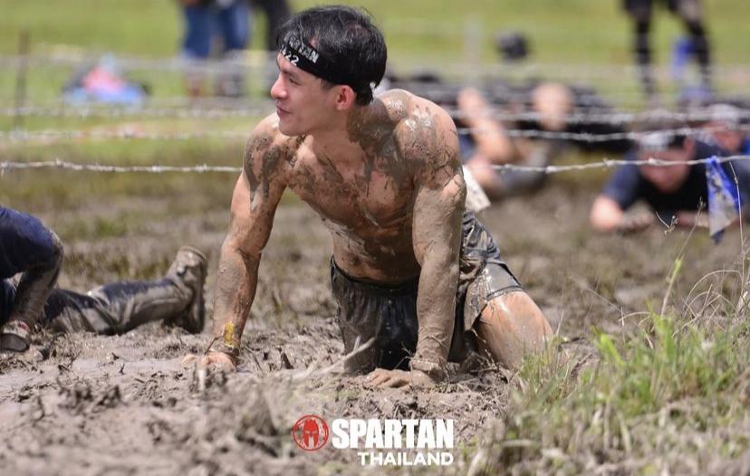 หนุ่มๆ ตะลุยโคลน Spartan Thailand