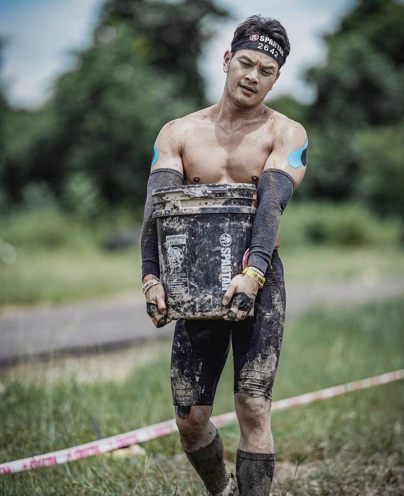 หนุ่มๆ ตะลุยโคลน Spartan Thailand