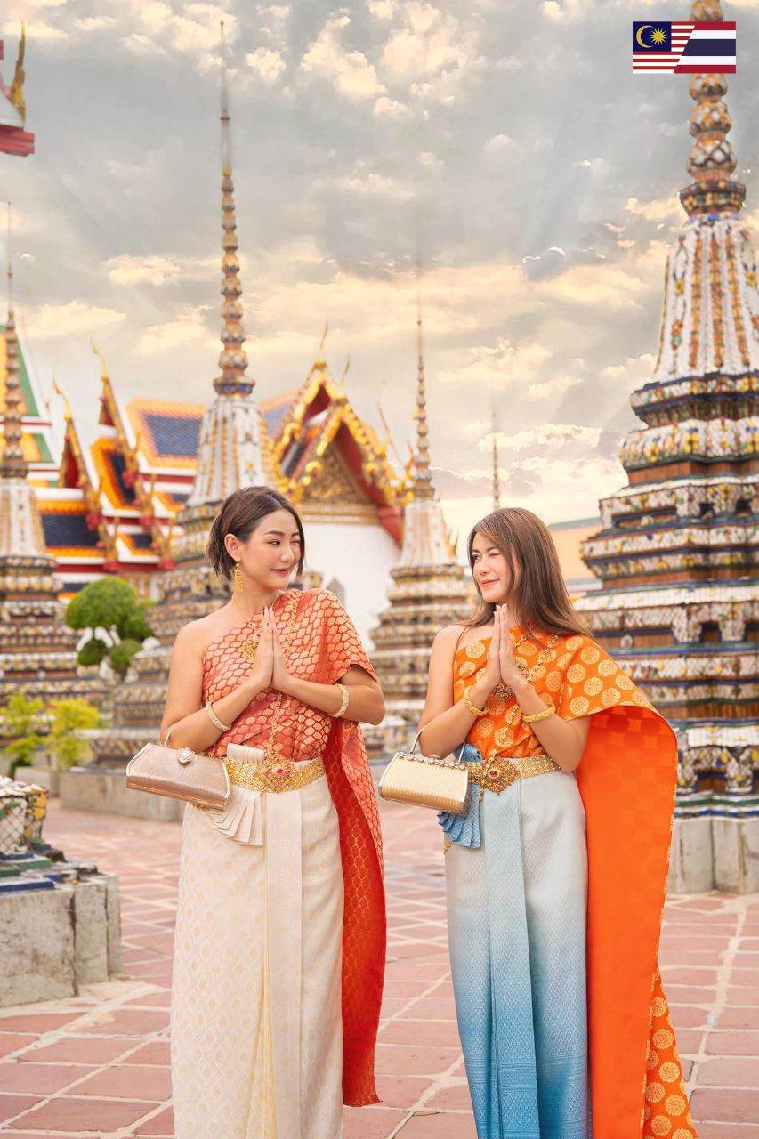 Malaysia Youtuber 🇲🇾 and Beautiful Thai Traditional Dress | THAILAND 🇹🇭