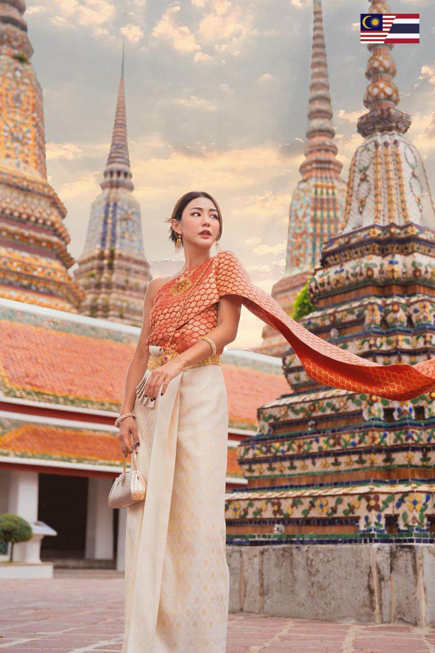 Malaysia Youtuber 🇲🇾 and Beautiful Thai Traditional Dress | THAILAND 🇹🇭