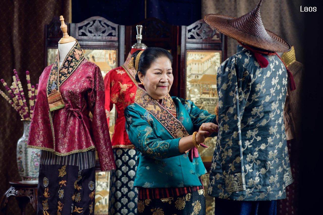 "ລາວ" Lao traditional dress | LAOS 🇱🇦