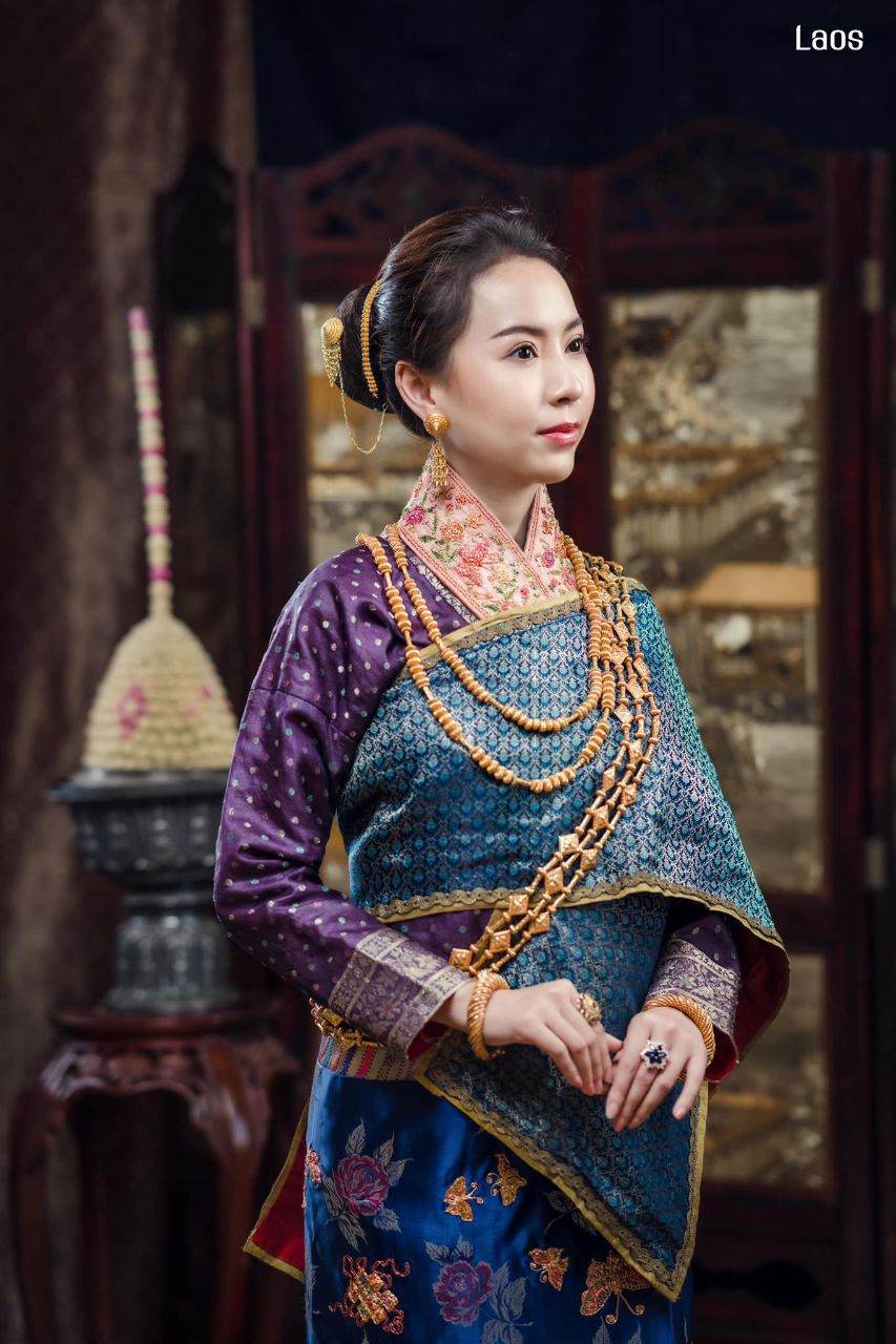 "ລາວ" Lao traditional dress | LAOS 🇱🇦
