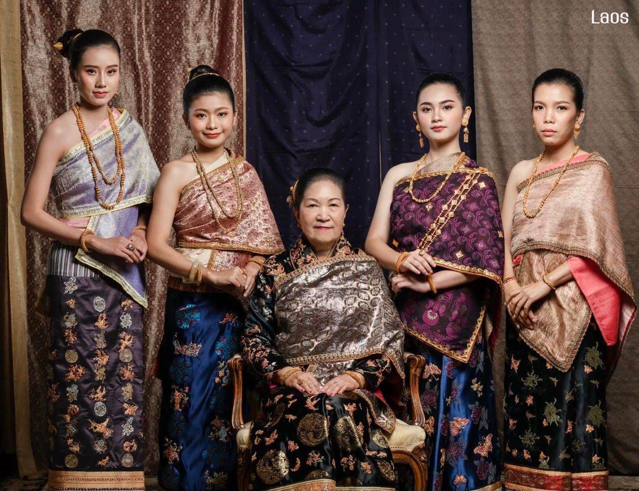 "ລາວ" Lao traditional dress | LAOS 🇱🇦