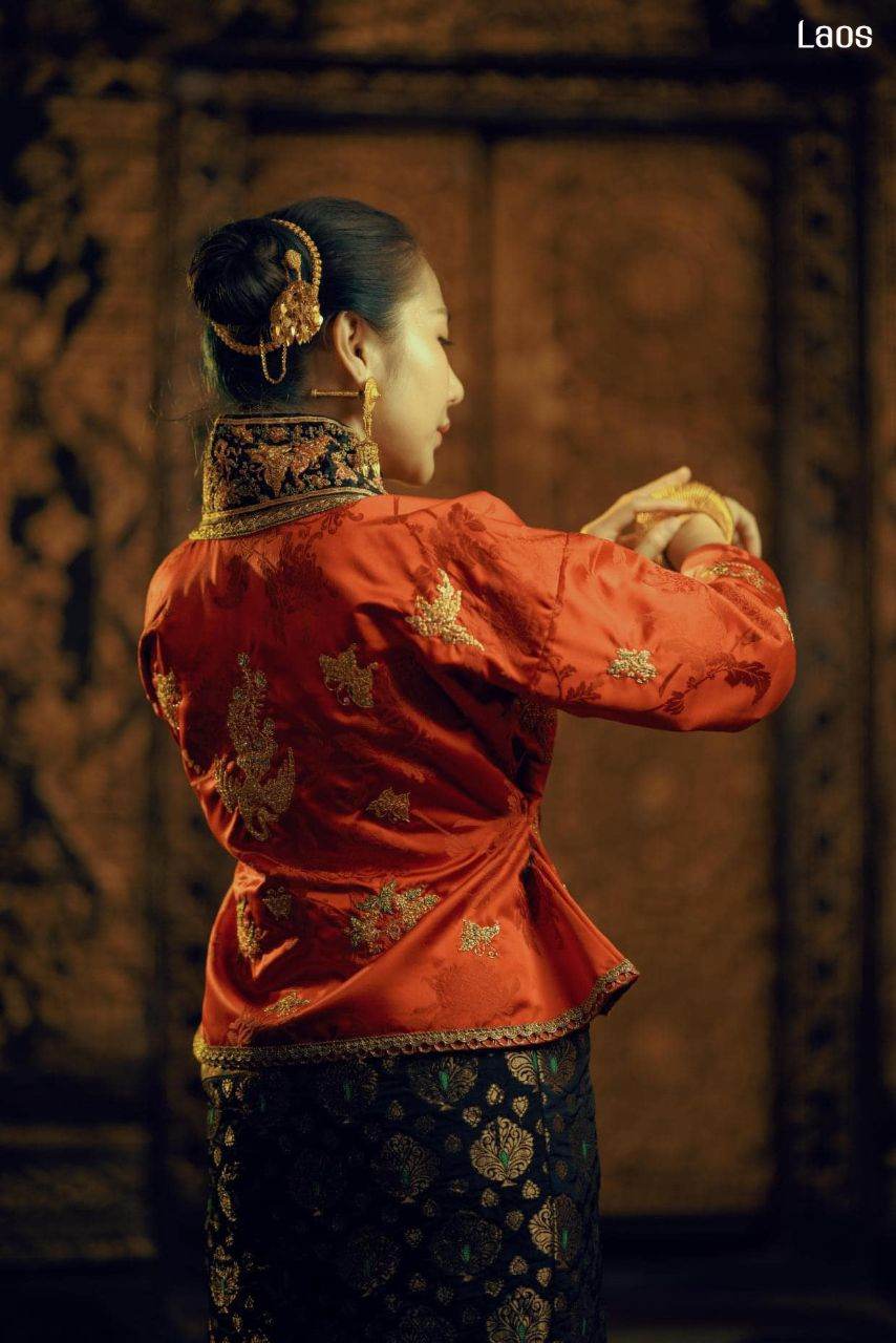"ລາວ" Lao traditional dress | LAOS 🇱🇦