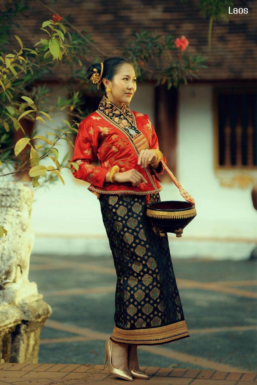 "ລາວ" Lao traditional dress | LAOS 🇱🇦