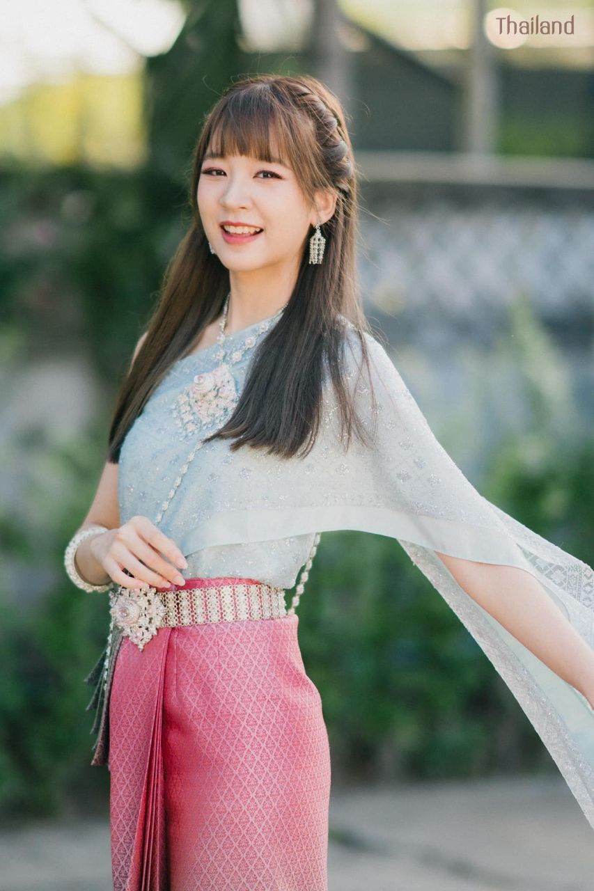 Beautiful Thai Girl in Traditional Dress | THAILAND 🇹🇭