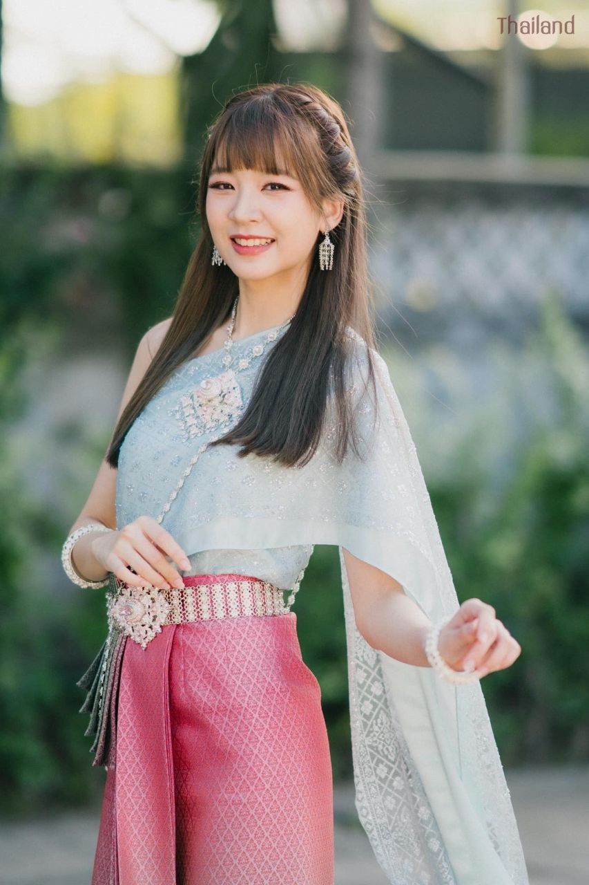 Beautiful Thai Girl in Traditional Dress | THAILAND 🇹🇭