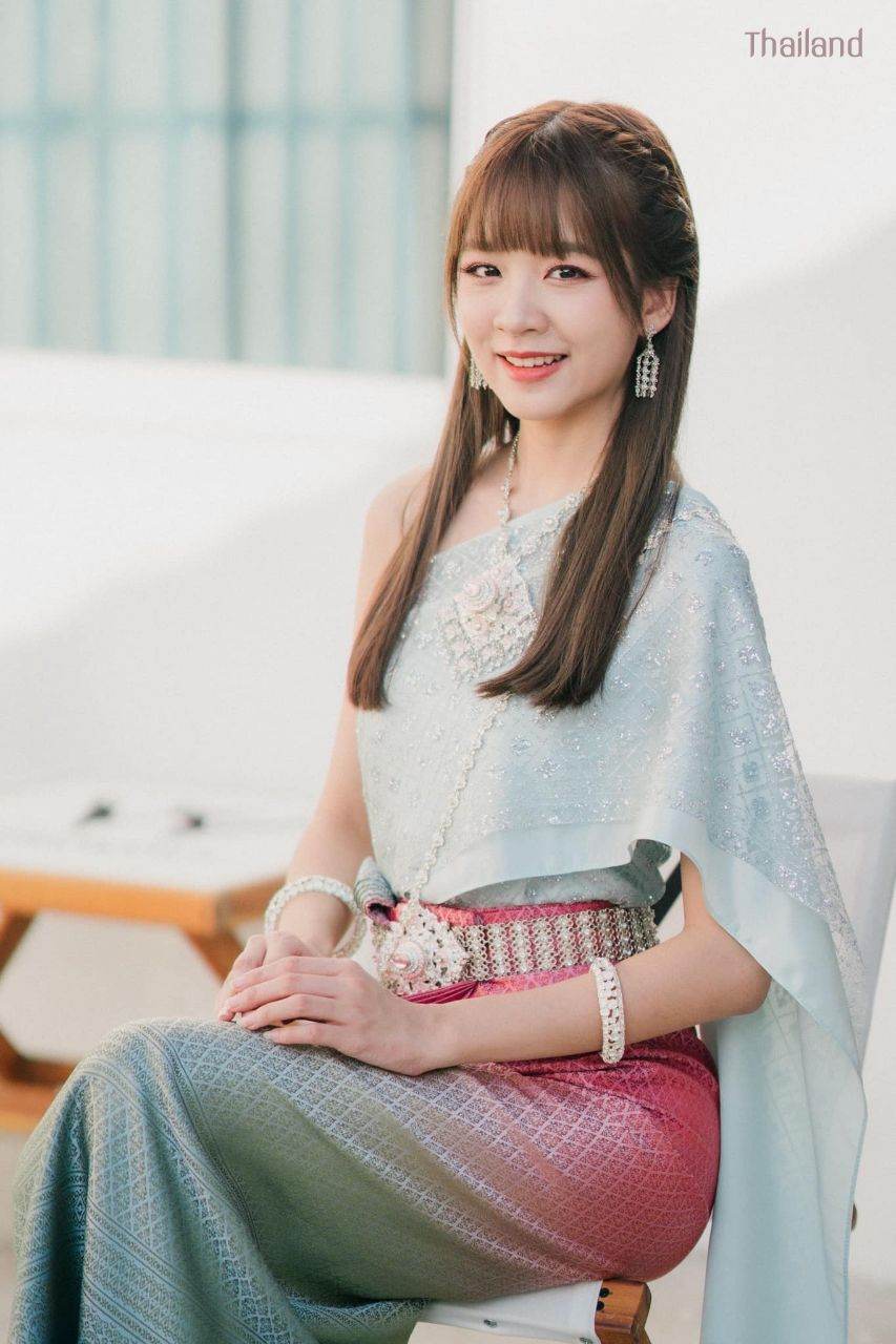Beautiful Thai Girl in Traditional Dress | THAILAND 🇹🇭