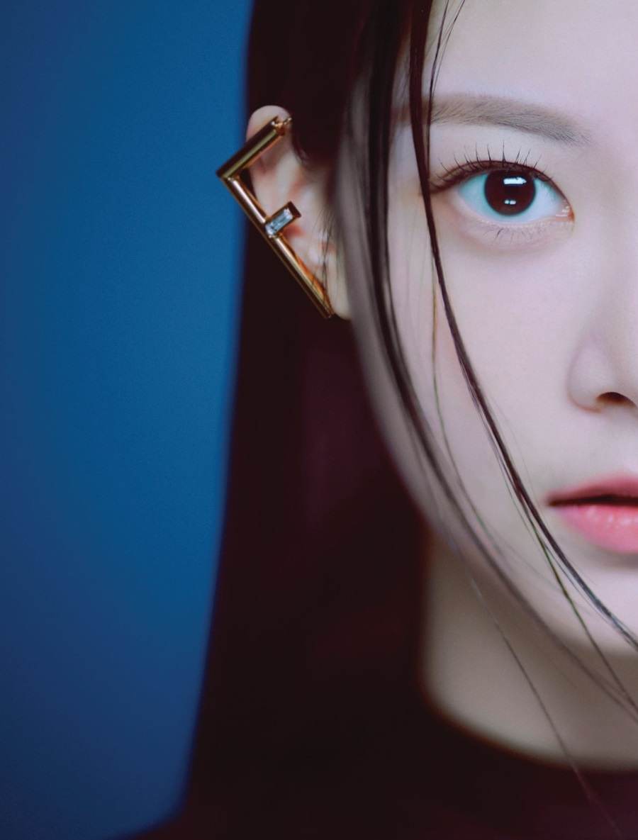 ( LE SSERAFIM) Eunchae & Kazuha @ Cosmopolitan  Korea August 2022