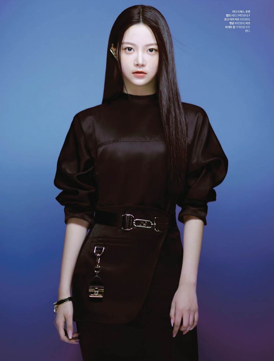 ( LE SSERAFIM) Eunchae & Kazuha @ Cosmopolitan  Korea August 2022