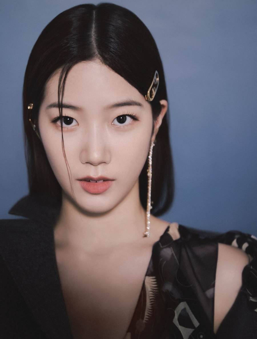 ( LE SSERAFIM) Eunchae & Kazuha @ Cosmopolitan  Korea August 2022