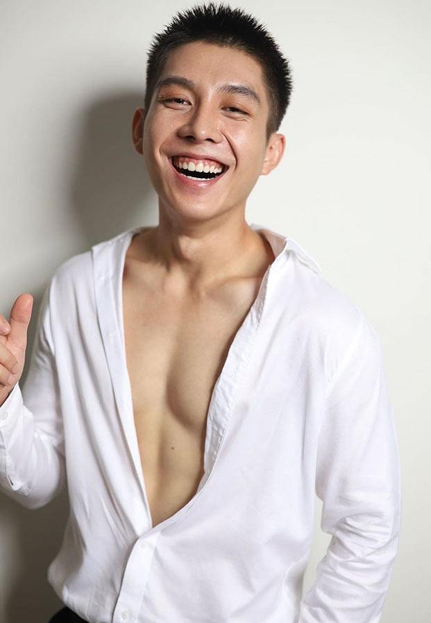 บาส  อัศวภัทร์ ผลพิบูลย์ หล่อขาวใสรอยยิ้มกระชากใจ