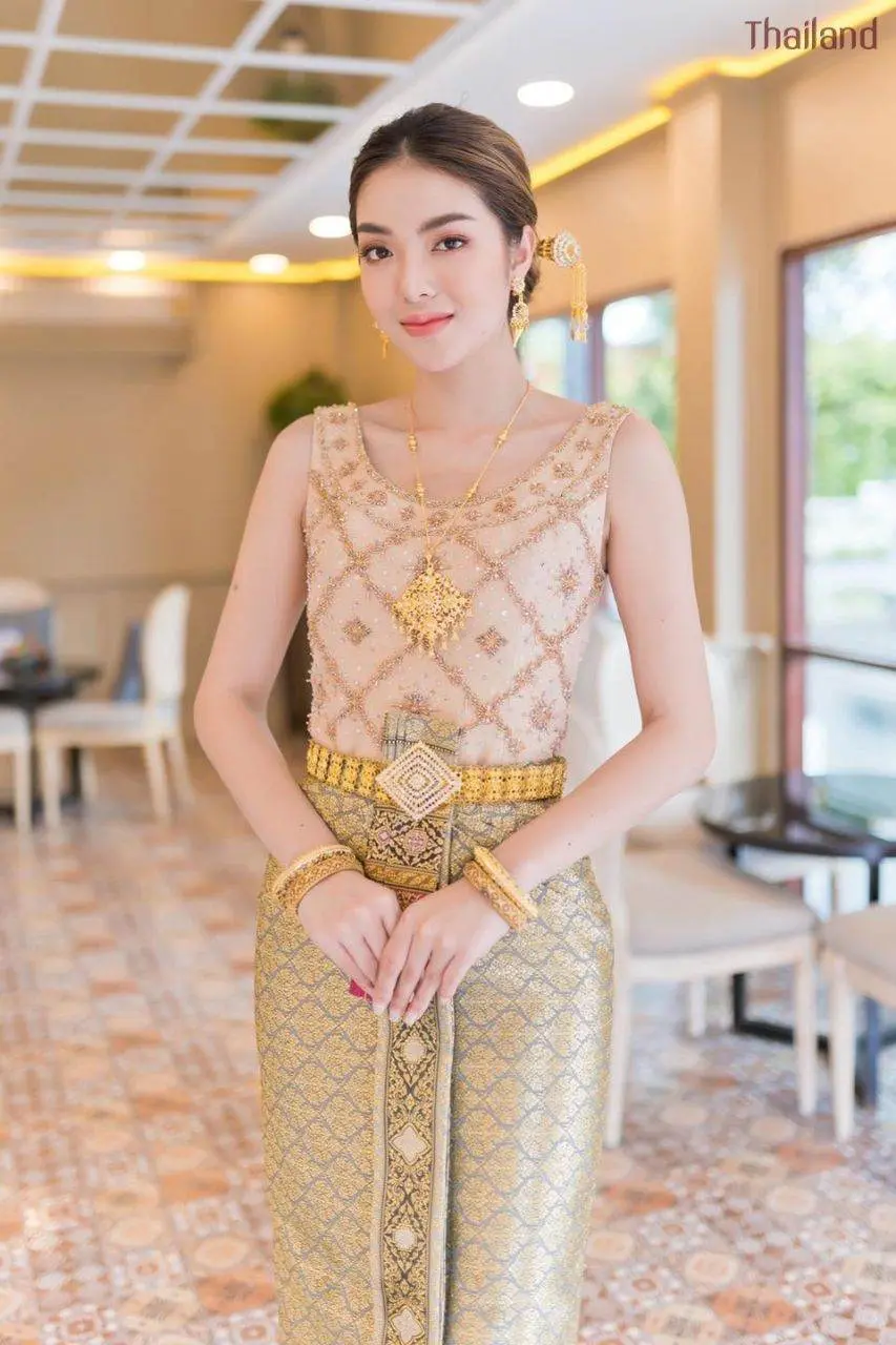 THAILAND 🇹🇭 | Thai Dusit Dress: Thai National Costume