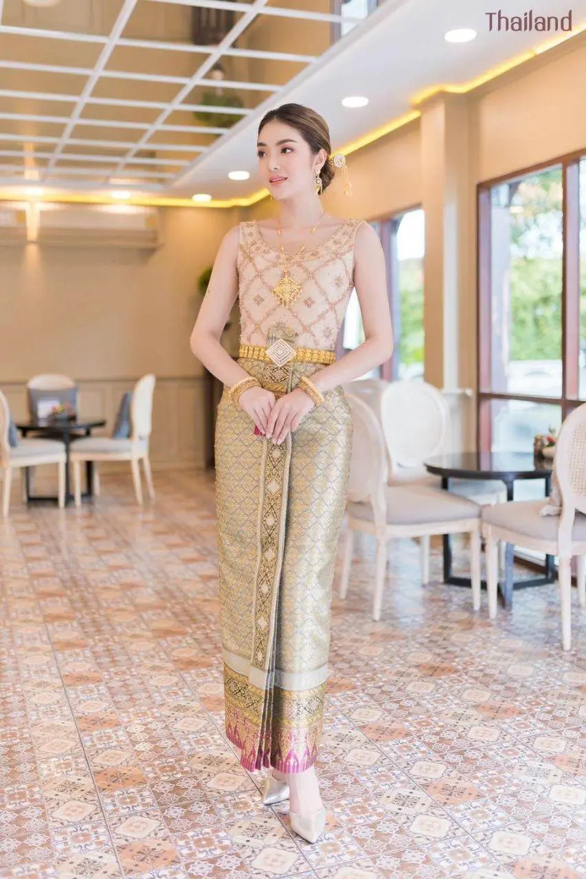 THAILAND 🇹🇭 | Thai Dusit Dress: Thai National Costume