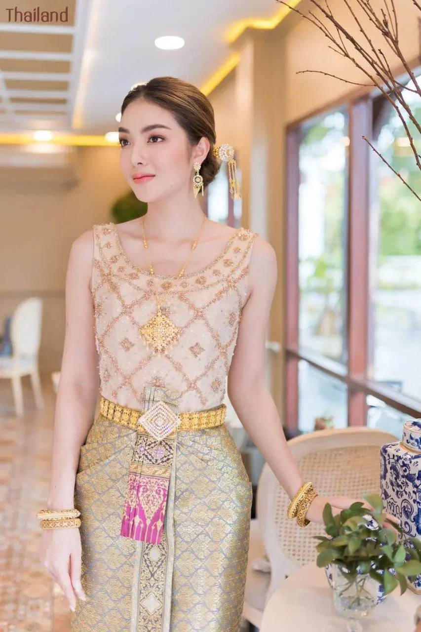 THAILAND 🇹🇭 | Thai Dusit Dress: Thai National Costume
