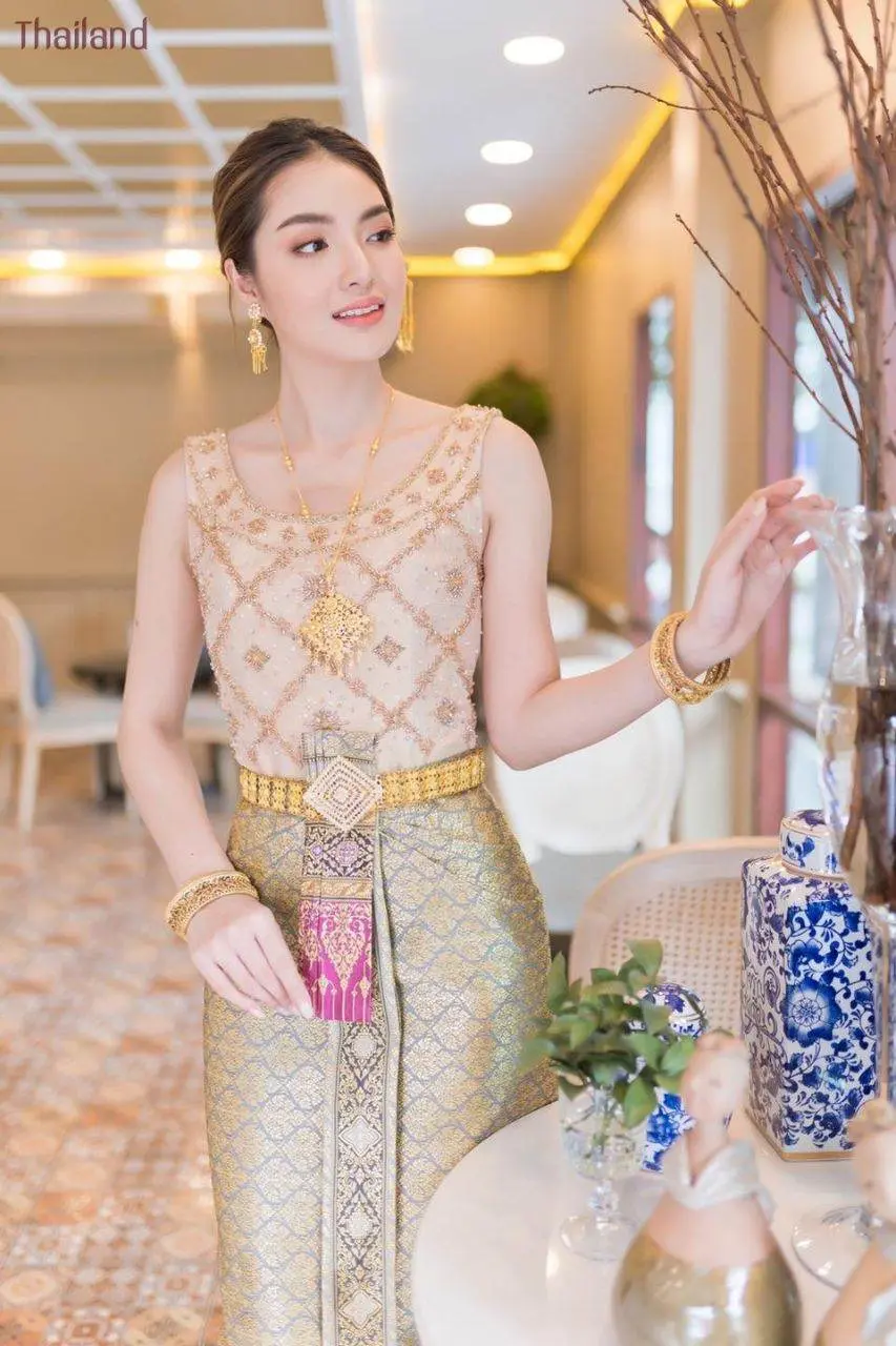 THAILAND 🇹🇭 | Thai Dusit Dress: Thai National Costume