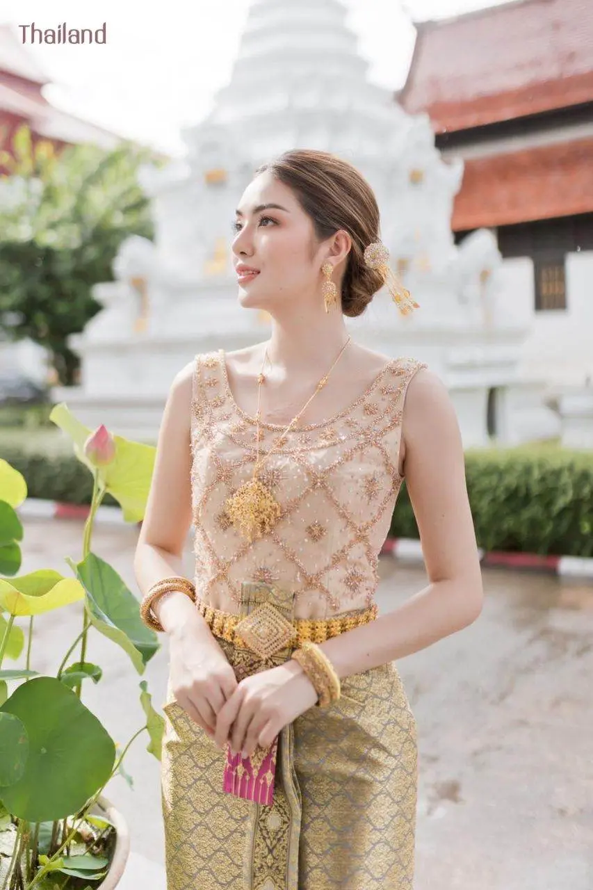 THAILAND 🇹🇭 | Thai Dusit Dress: Thai National Costume
