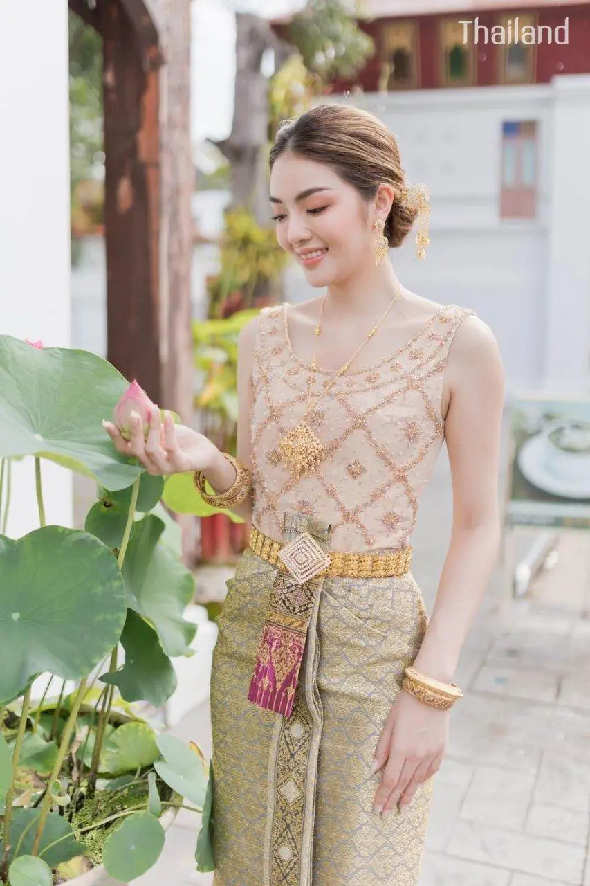 THAILAND 🇹🇭 | Thai Dusit Dress: Thai National Costume