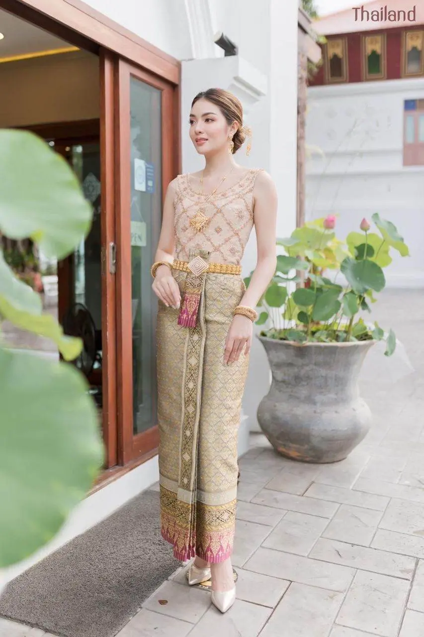 THAILAND 🇹🇭 | Thai Dusit Dress: Thai National Costume